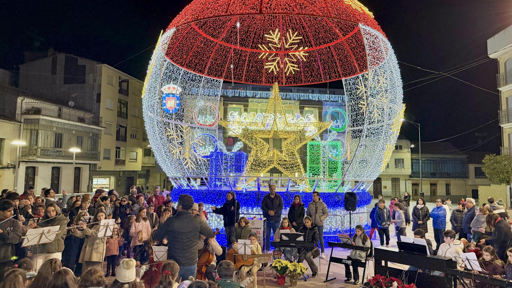 El encendido de la iluminación navideña este miércoles en el municipio salmantino de Guijuelo