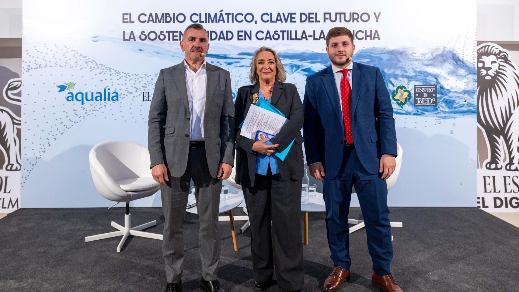 Matías Loarces, director territorial de Aqualia; Esther Esteban, presidenta ejecutiva de EL ESPAÑOL - EL DIGITAL CLM y Nacho Hernando, consejero de Fomento de Castilla-La Mancha.