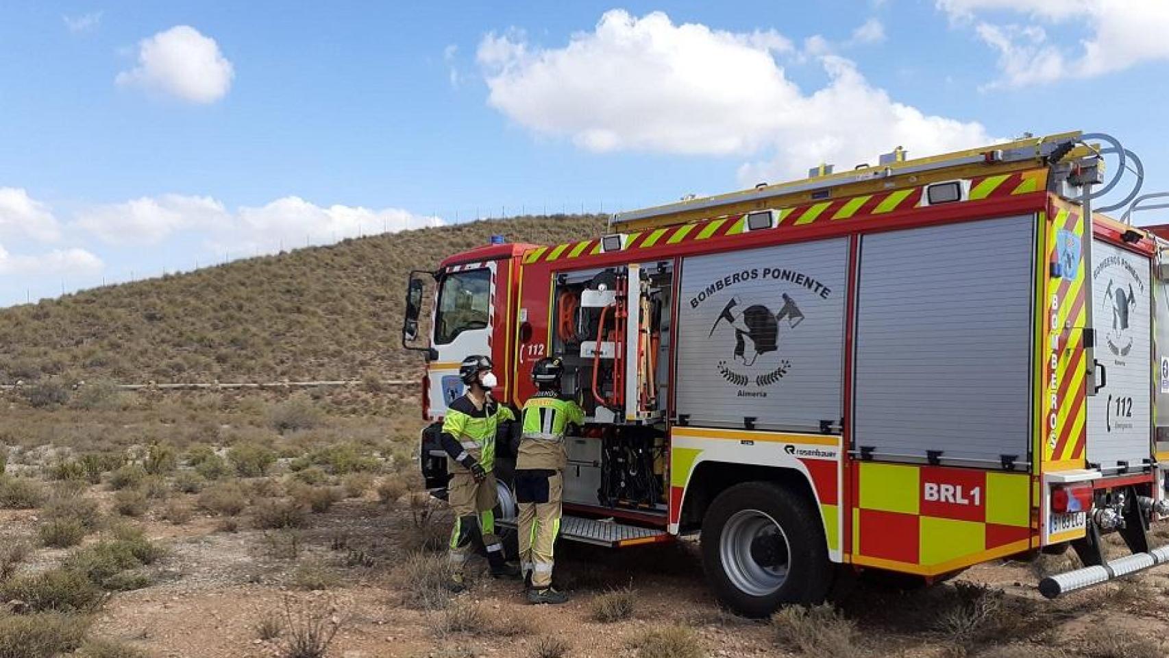 Camión y efectivos de Bomberos del Consorcio del Poniente.