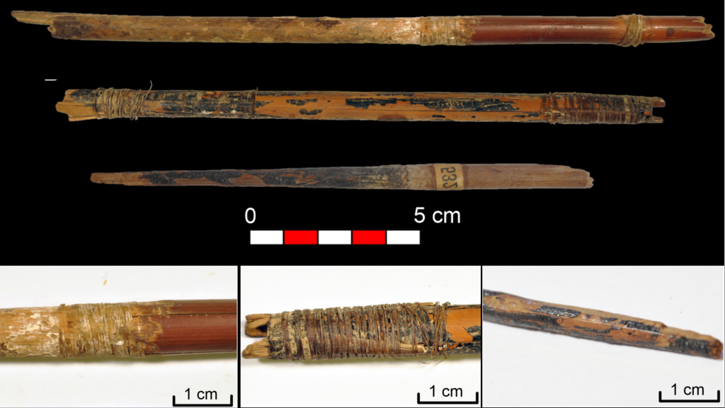 Flechas halladas en la cueva de Los Murciélagos. Abajo, fibras de tendones de animales y restos de brea de abedul.