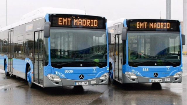 Dos autobuses de la EMT de Madrid.