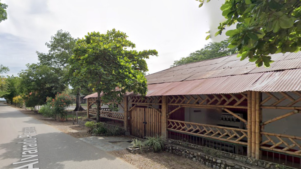 Entrada de la estación de tren en Alvarado, Tolima