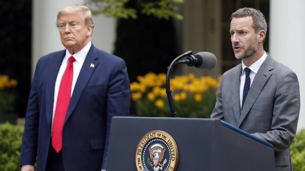 Adam Boehler junto a Donald Trump en una imagen de archivo.