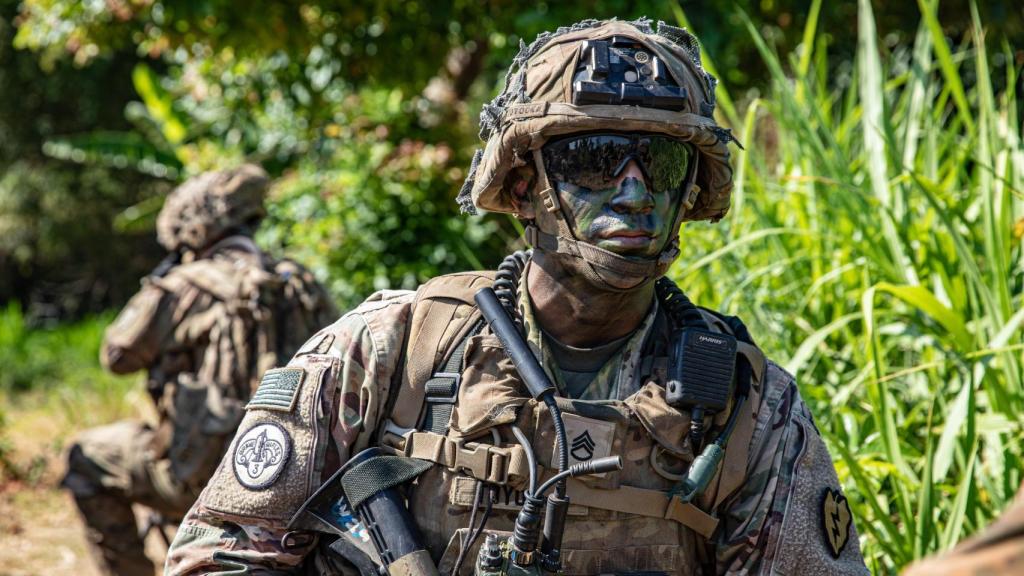 Soldados estadounidenses con camuflaje durante un entrenamiento