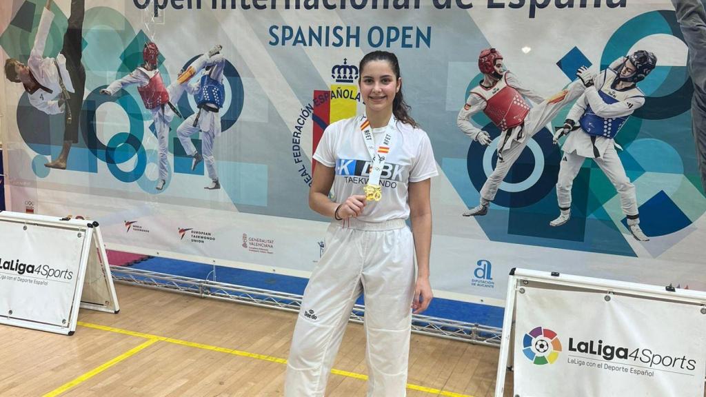 La deportista coruñesa Helena García se proclama campeona de España absoluta de taekwondo