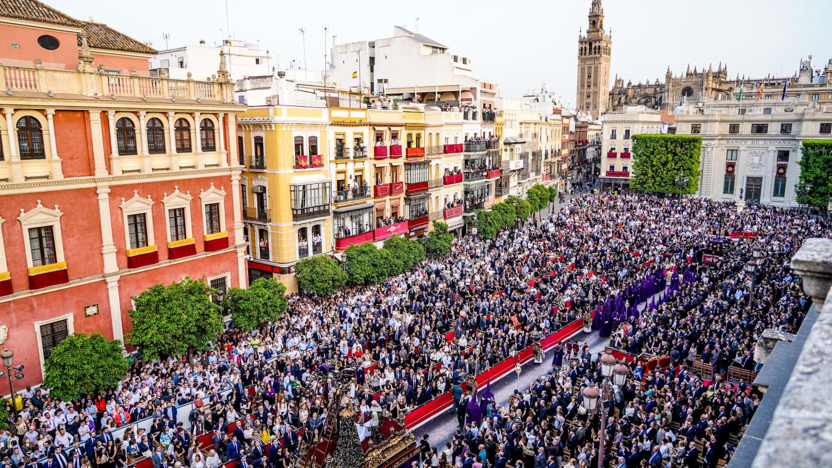 La procesión del Santo Entierro Magno de 2022, vista desde el aire.