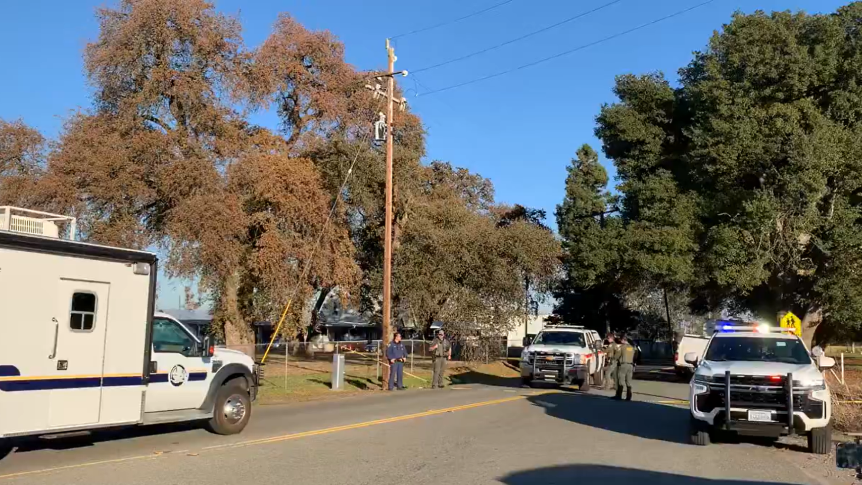 La policía acude a la escuela de primaria en donde un hombre abrió fuego contra los alumnos de preescolar.