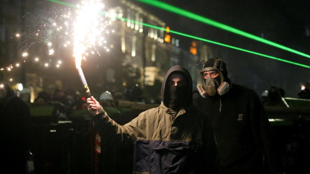 Manifestación en Tbilisi contra la decisión del gobierno georgiano de suspender las negociaciones para unirse a la UE.