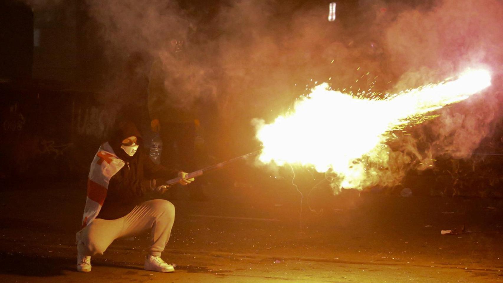 Manifestación en Tbilisi contra la decisión del gobierno georgiano de suspender las negociaciones para unirse a la UE.