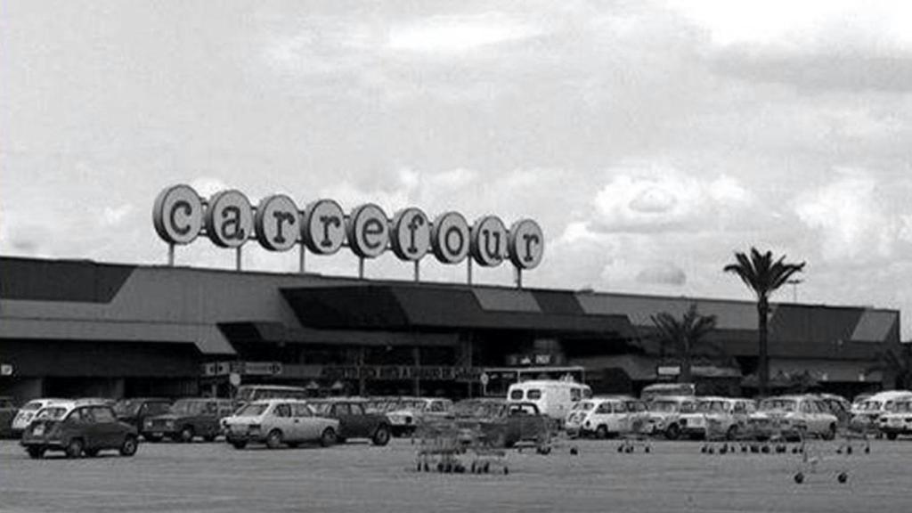 Primera fachada del hipermercado de Carrefour en El Prat de Llobregat en 1973.