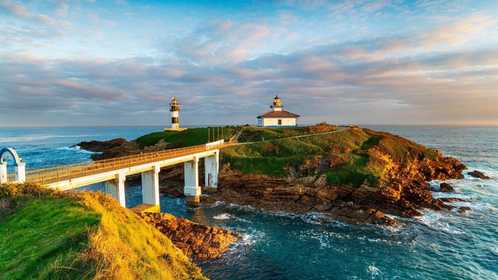 Illa Pancha y su faro en Ribadeo