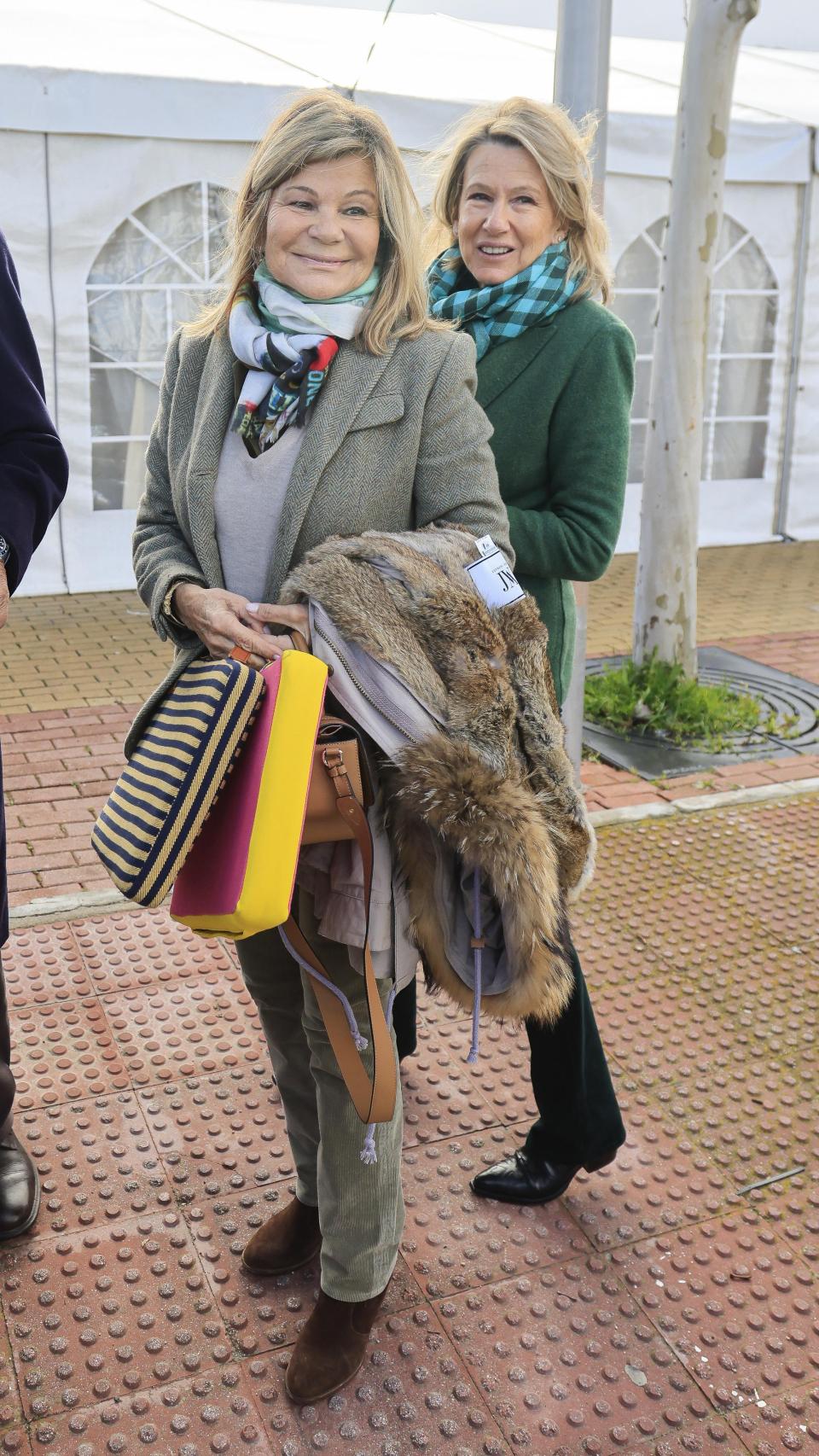 Cari Lapique junto a su hermana, Myriam.