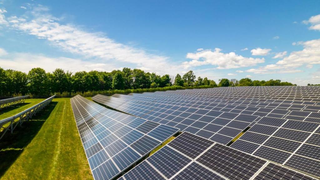 La instalación de plantas solares se basa en el apoyo de las subvenciones europeas.