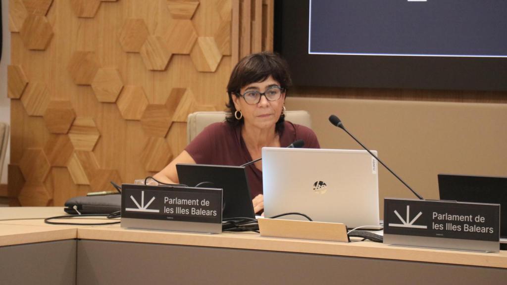 La neuropediatra Montserrat Pons. Parlament de les Illes Balears.