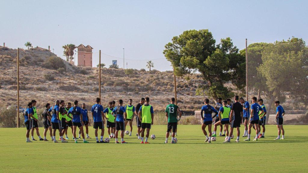 La plantilla del Intercity en un entrenamiento.