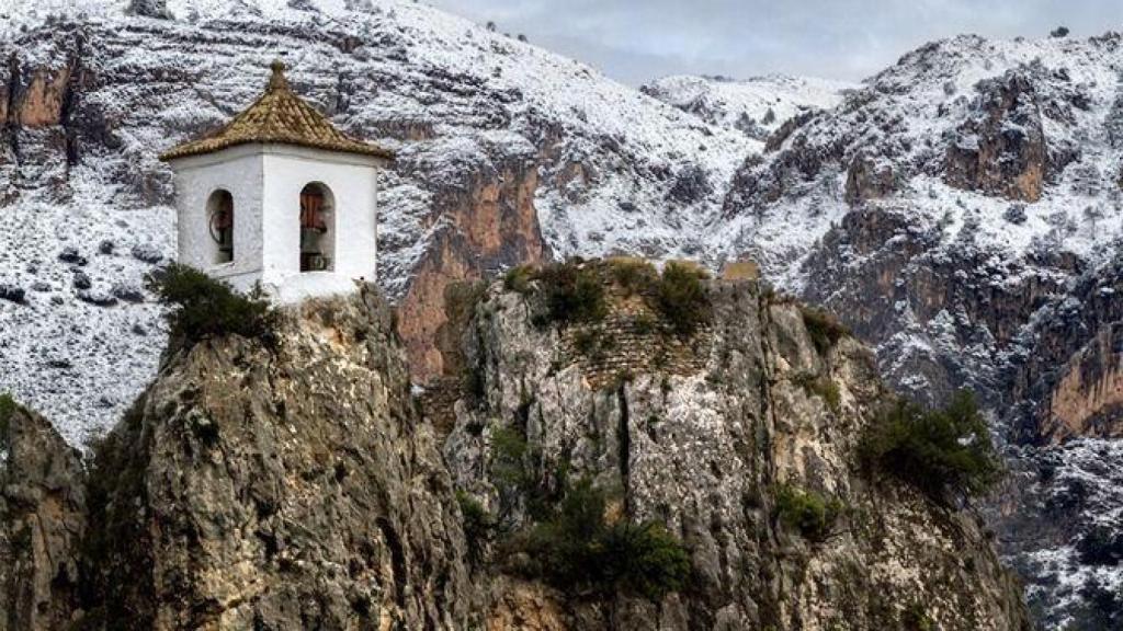 El Castell de Guadalest con nieve, en una imagen de archivo.