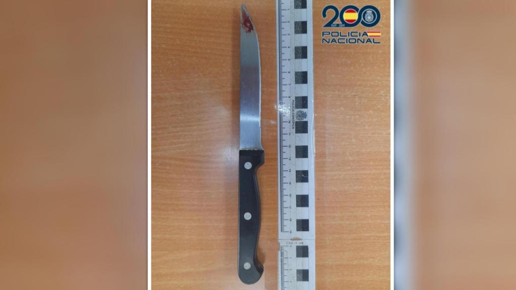 El cuchillo con el que agredió a un hombre en Las Delicias