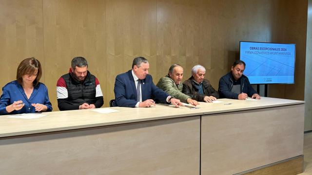 Firma de los convenios de obras excepcionales entre la Diputación de Zamora y los ayuntamientos