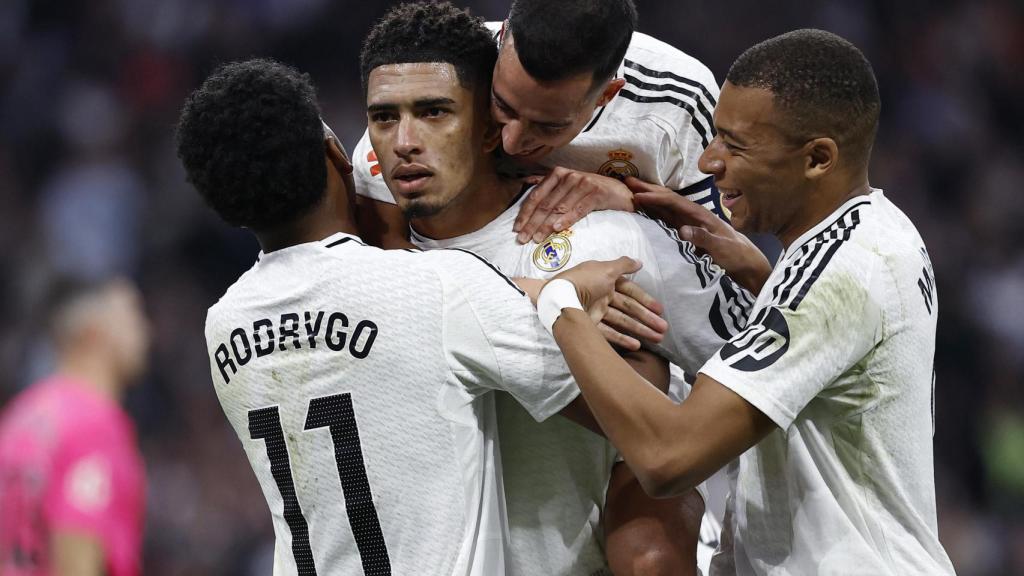 Bellingham celebra el gol de penalti ante el Getafe en el Santiago Bernabéu.