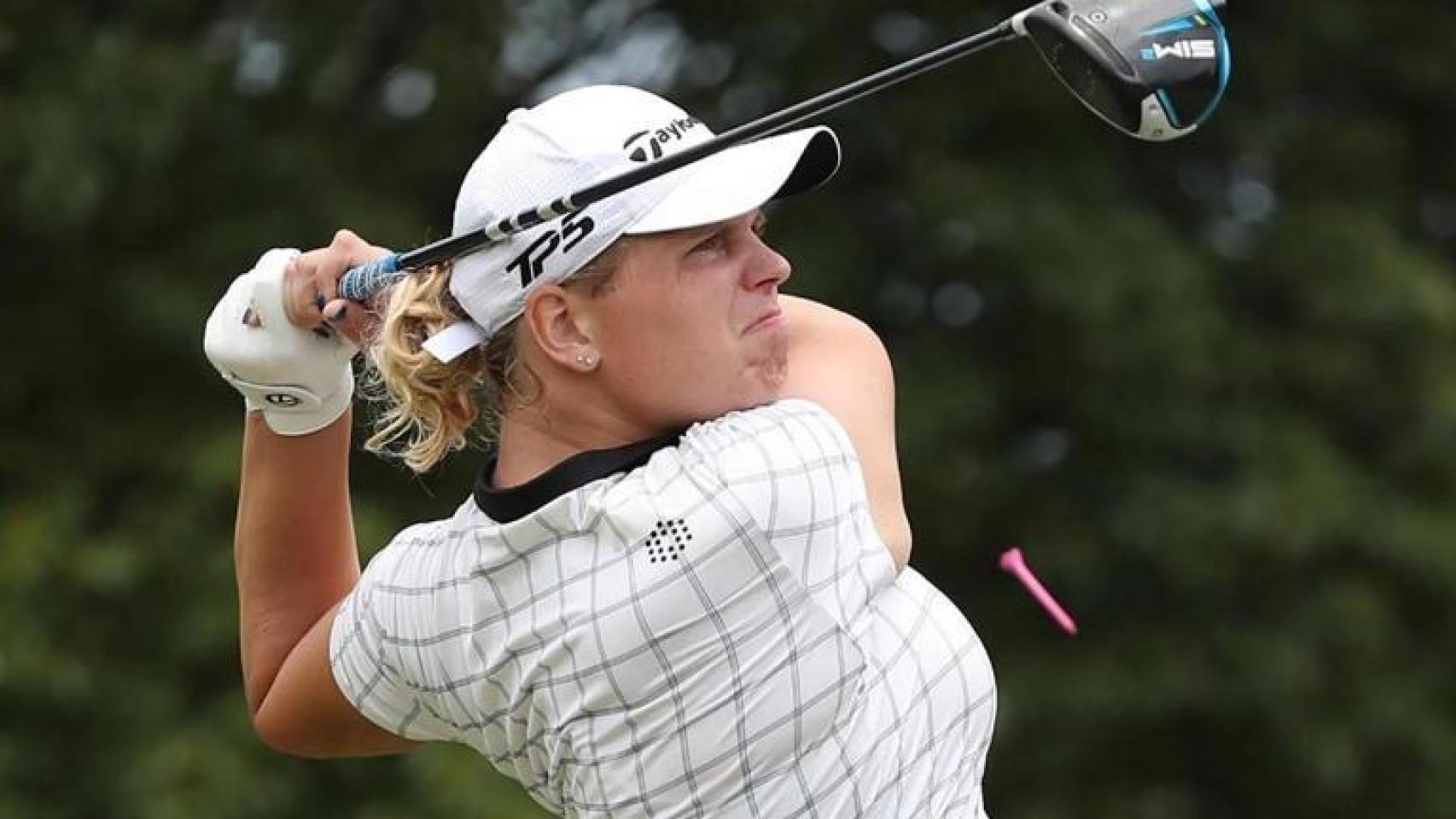 Hailey Davidson, golfista transgénero, compitiendo en un torneo de LPGA Tour