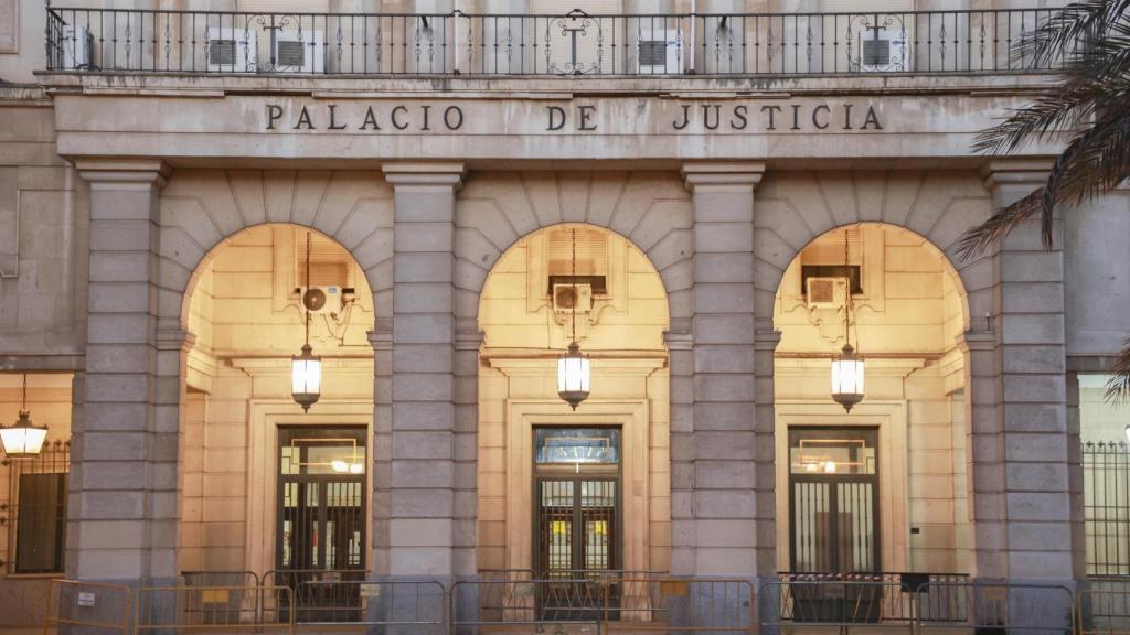 Fachada de los Juzgados de El Prado de San Sebastián, en Sevilla.