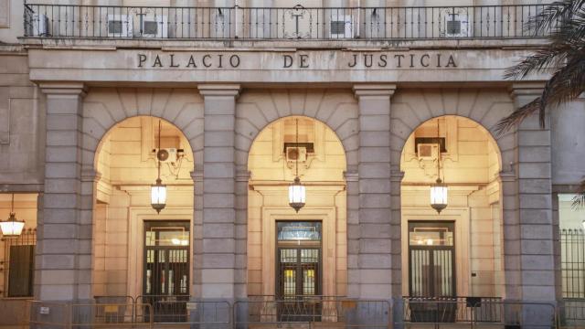 Fachada de los Juzgados de El Prado de San Sebastián, en Sevilla.