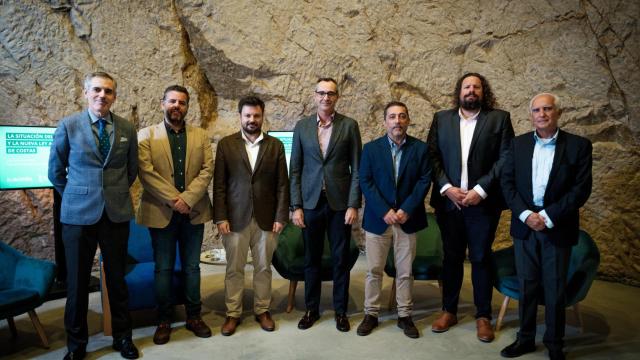 Mesa redonda sobre la protección del litoral alicantino, con Santiago González-Varas, Marc García Manzana, Sergio Sánchez como anfitrión en el Museo de Aguas de Alicante, Luis Aragonés Pomares, Manuel López y Francisco Ros.