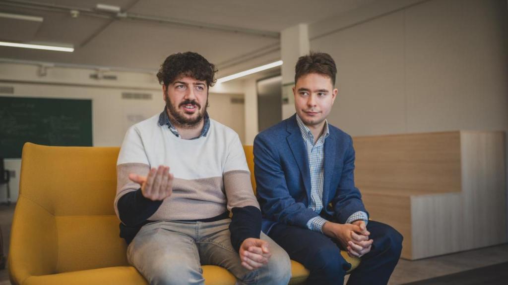 Adrián (izquierda) y Daniel (derecha) durante su conversación con El Español.