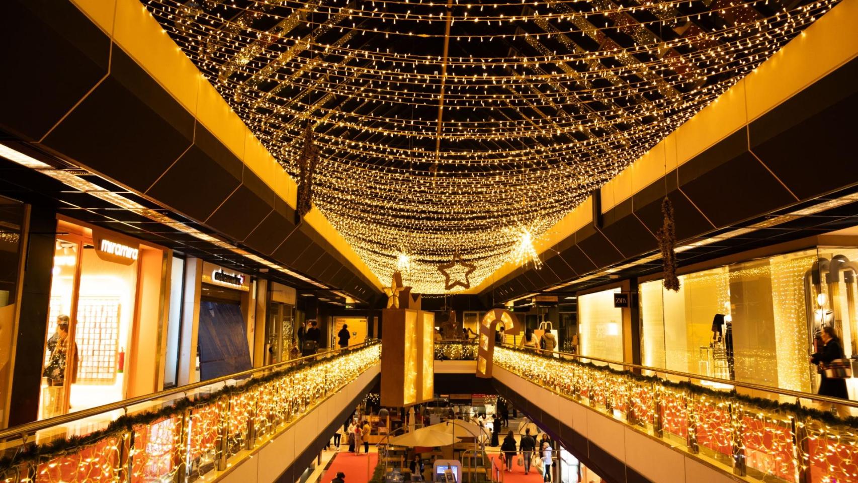 El Centro Comercial Cuatro Caminos de A Coruña en Navidad.