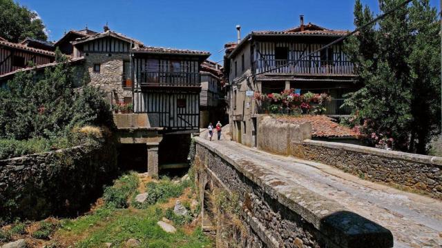 La Alberca, en Salamanca, uno de los pueblos de Castilla y León a visitar este puente