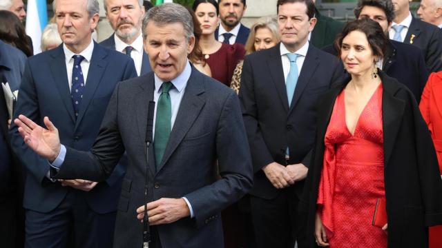 El presidente del Partido Popular, Alberto Núñez Feijoo, asiste a la recepción con motivo del acto conmemorativo del día de la Constitución en el Congreso de los Diputados.