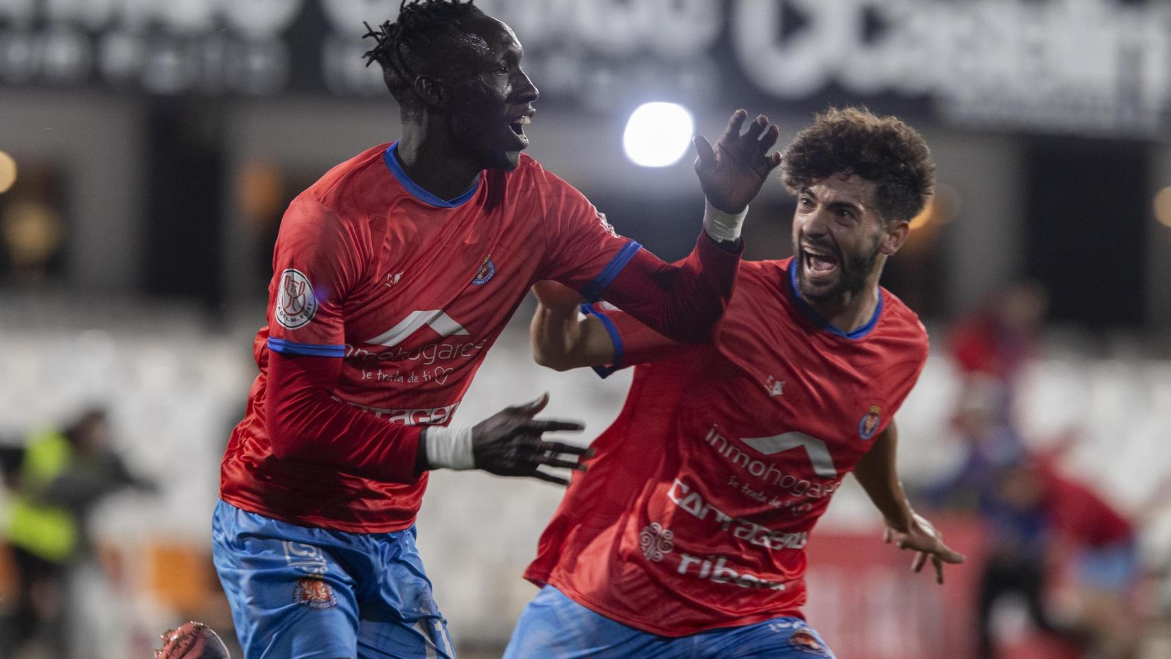 Los jugadores del Minera celebran uno de sus goles ante el Alavés en la Copa.