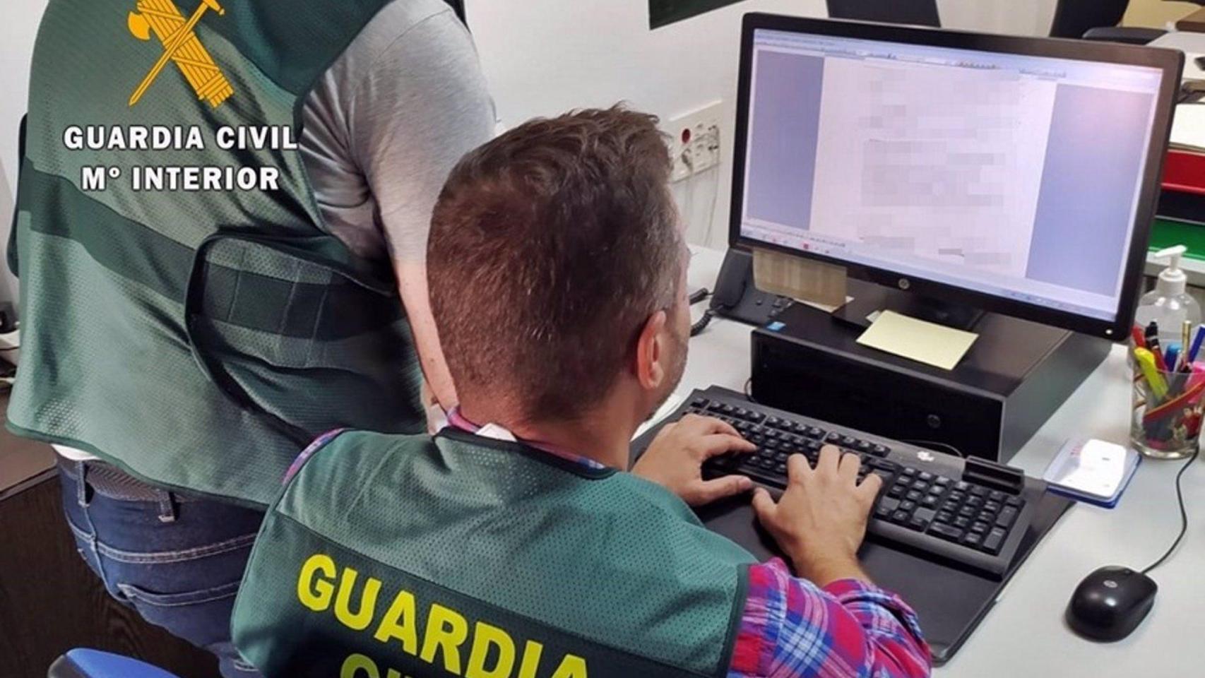 Imagen de recurso de dos agentes de la Guardia Civil.