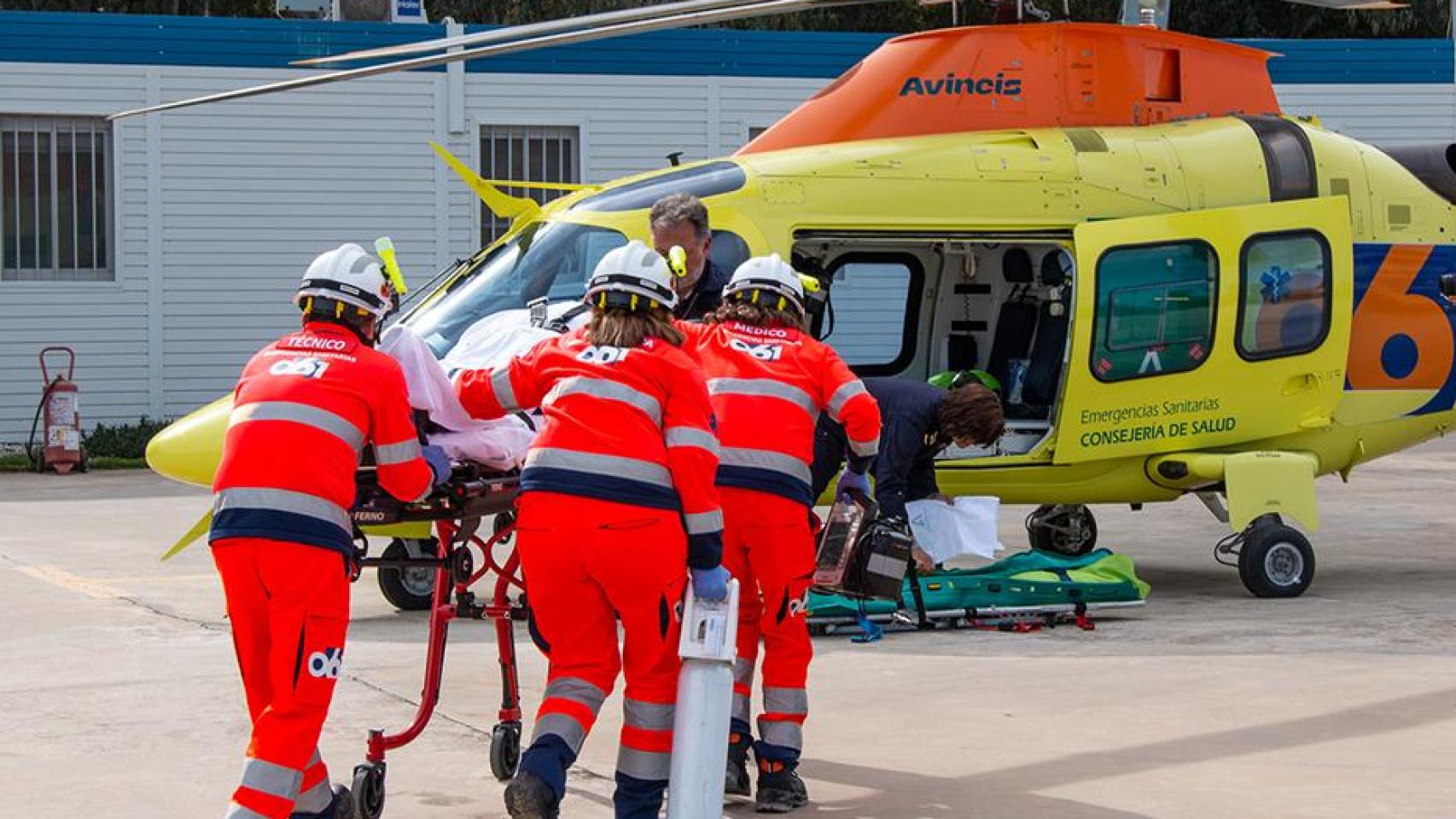 Trasladan en helicóptero al hospital a un parapentista herido tras sufrir una caída en Dalías (Almería)