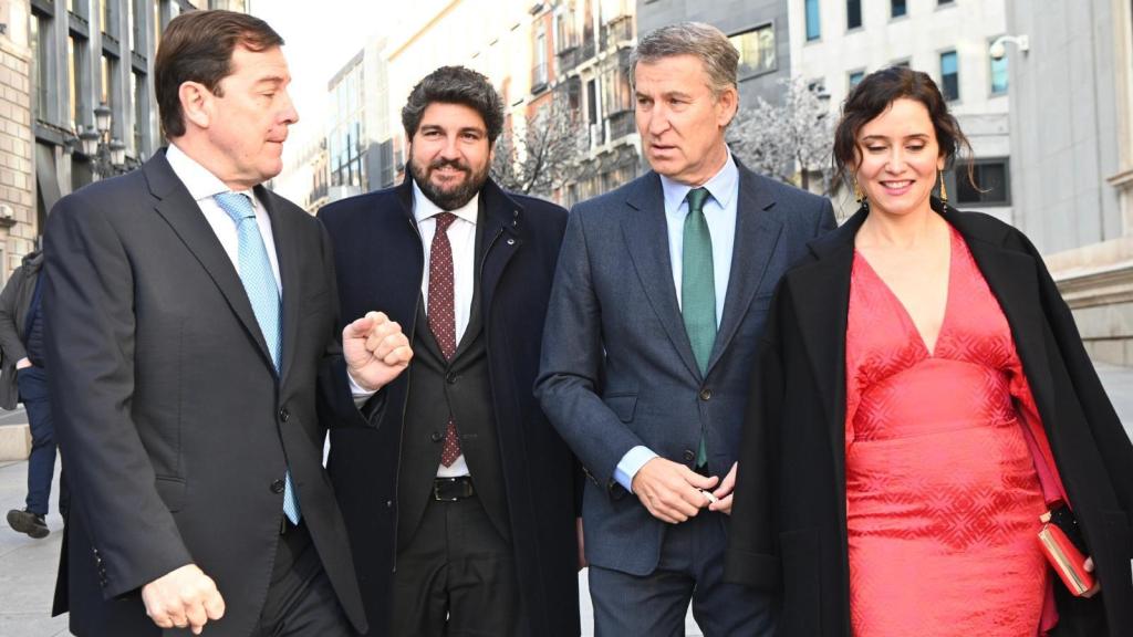 Alfonso Fernández Mañueco, presidente de la Junta de Castilla y León; Fernando López Miras, presidente de la Región de Murcia; Alberto Núñez Feijóo, presidente del PP, e Isabel Díaz Ayuso, presidenta de la Comunidad de Madrid, este viernes, en el Día de la Constitución.