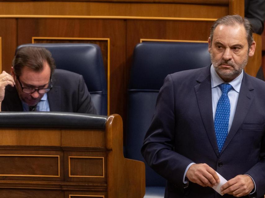 José Luis Ábalos sale de un pleno en el Congreso de los Diputados el pasado 14 de noviembre.