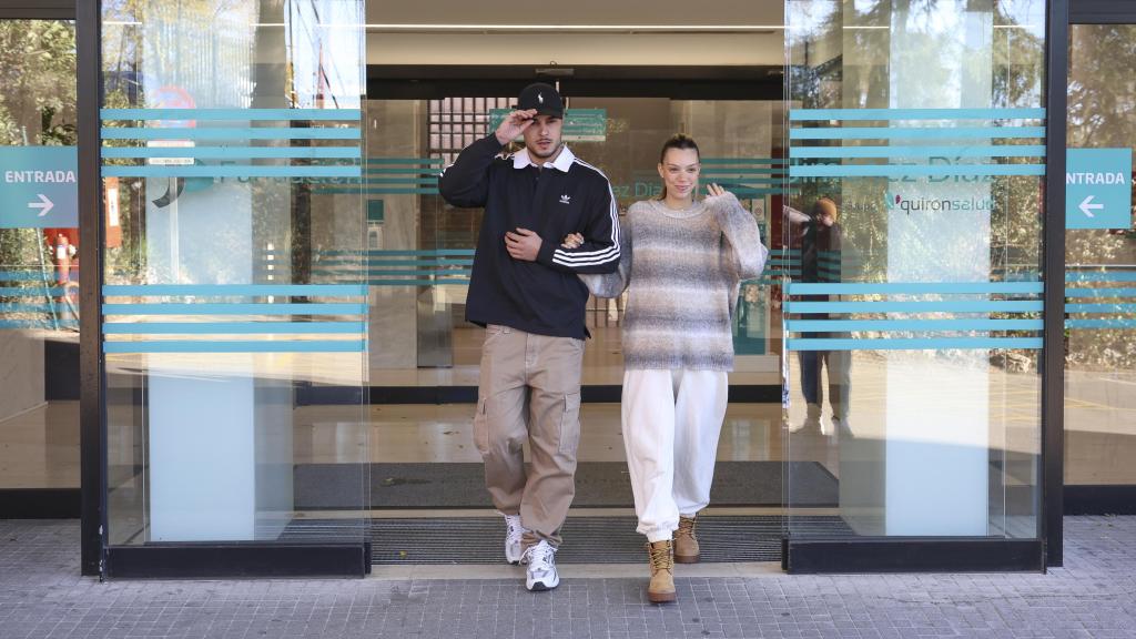 Alejandra Rubio y Carlo Costanzia tras ser padres en el hospital