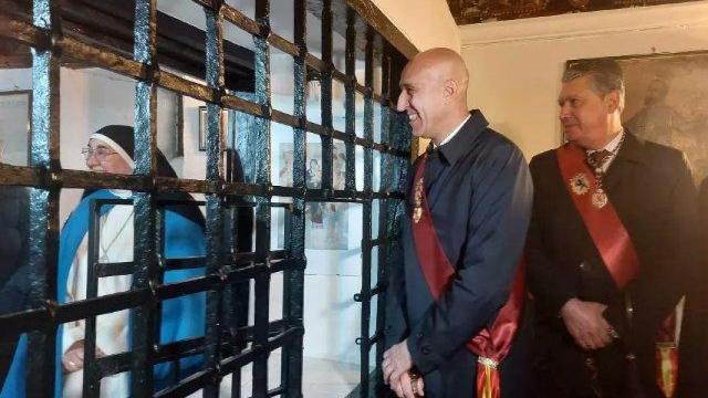 Imagen de archivo de una visita del alcalde de León, José Antonio Diez, al convento de las Madres Concepcionistas el Día de la Inmaculada