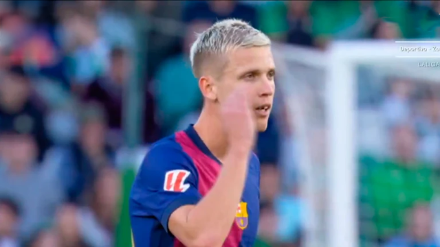 Dani Olmo, con un diente roto durante el partido frente al Betis