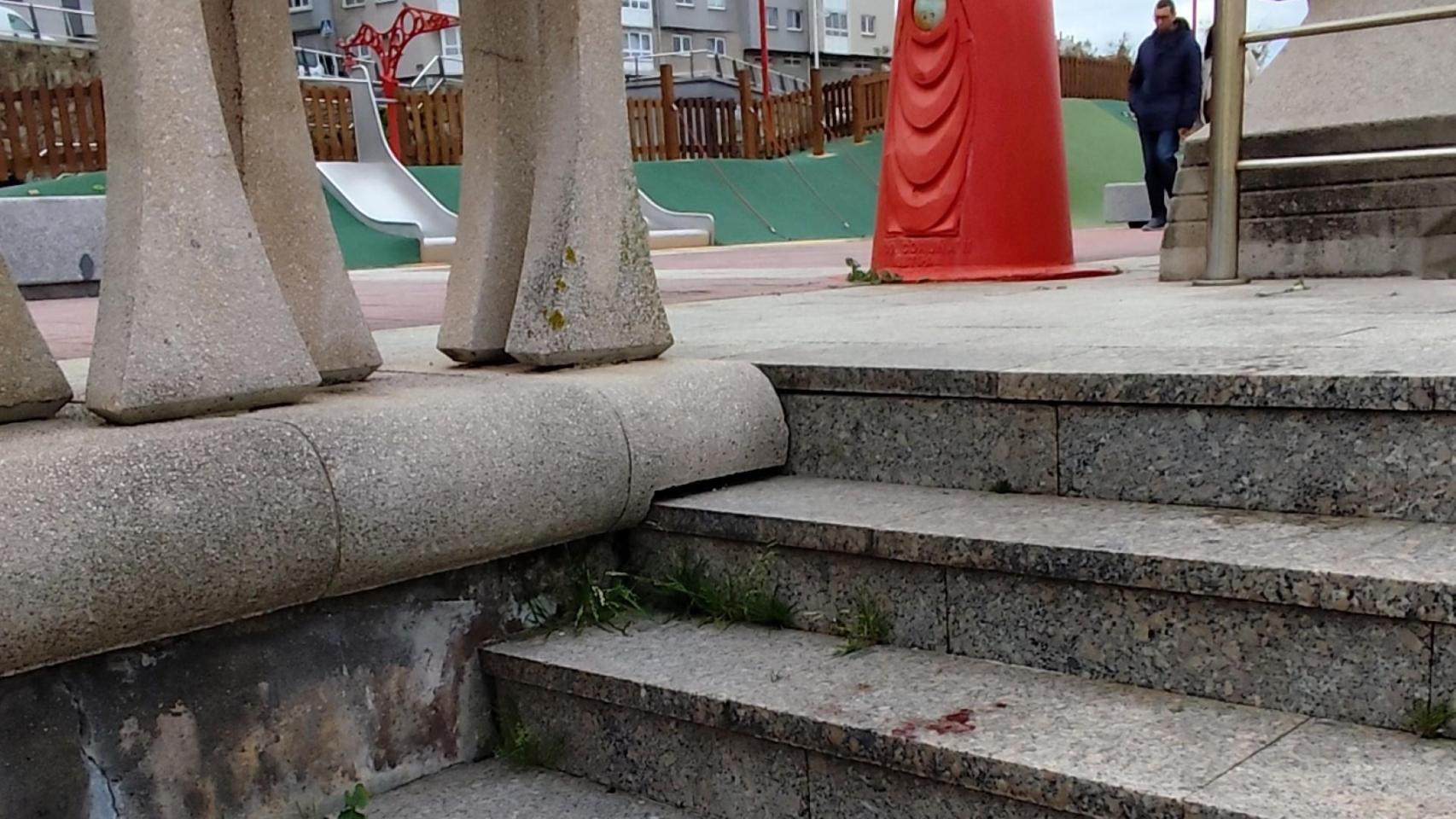 Denuncian la aparición de sangre y jeringuillas en el Paseo Marítimo de A Coruña