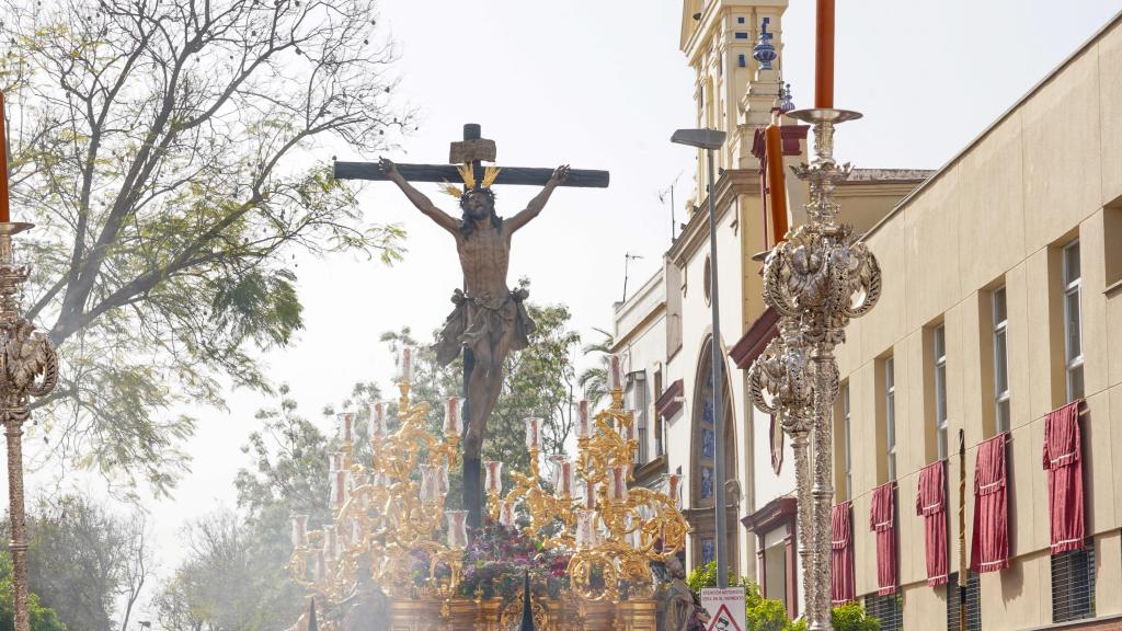 El Cachorro, a la salida de su Basílica para la procesión del Santo Entierro Grande de 2023.