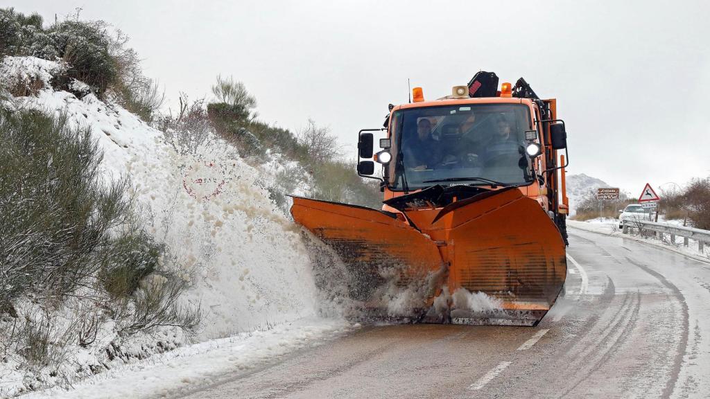 La nieve prohíbe la circulación de camiones en la AP-66 entre León y Asturias: hay más vías afectadas