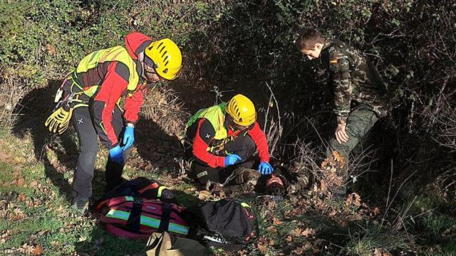 Trasladan a un joven de 20 años después de recibir un disparo accidental en la cara en Navalperal de Pinares