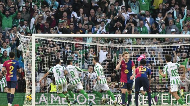 Giovani Lo Celso celebra el primer gol del Betis ante el Barça en el Benito Villamarín.