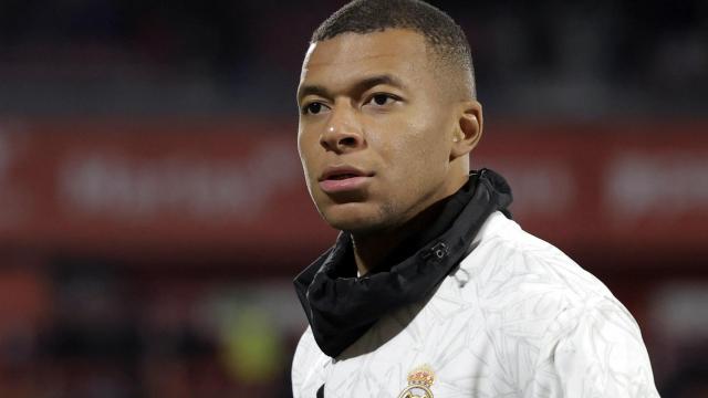 Kylian Mbappé durante el calentamiento del Real Madrid en el partido ante el Girona.