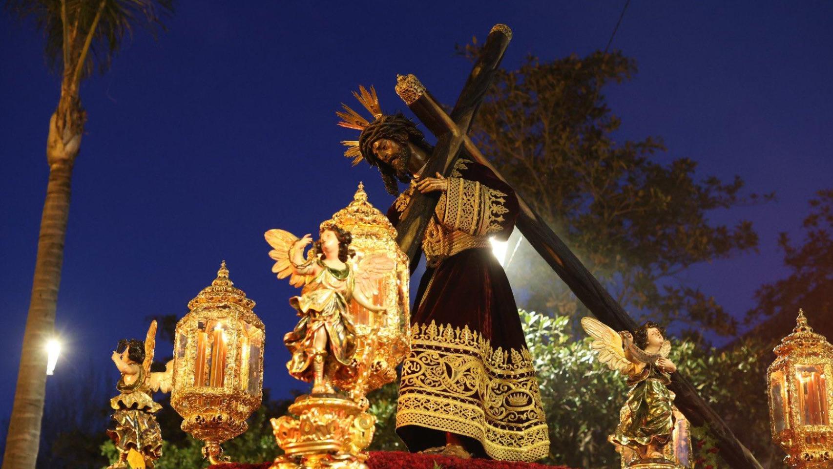 El Gran Poder, en el traslado a la Catedral por la Magna de Sevilla.