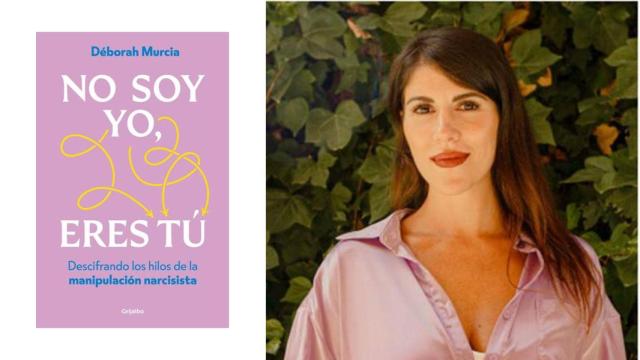 Deborah Murcia con su libro 'No soy yo, eres tú'.