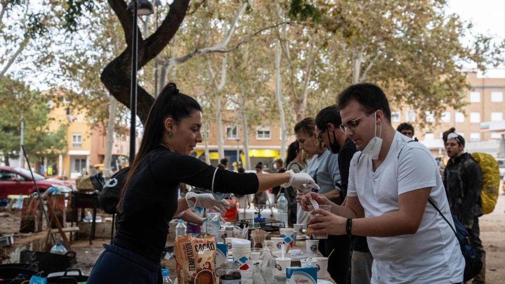 La cocina de WCK se apoyó en voluntarios y donaciones.