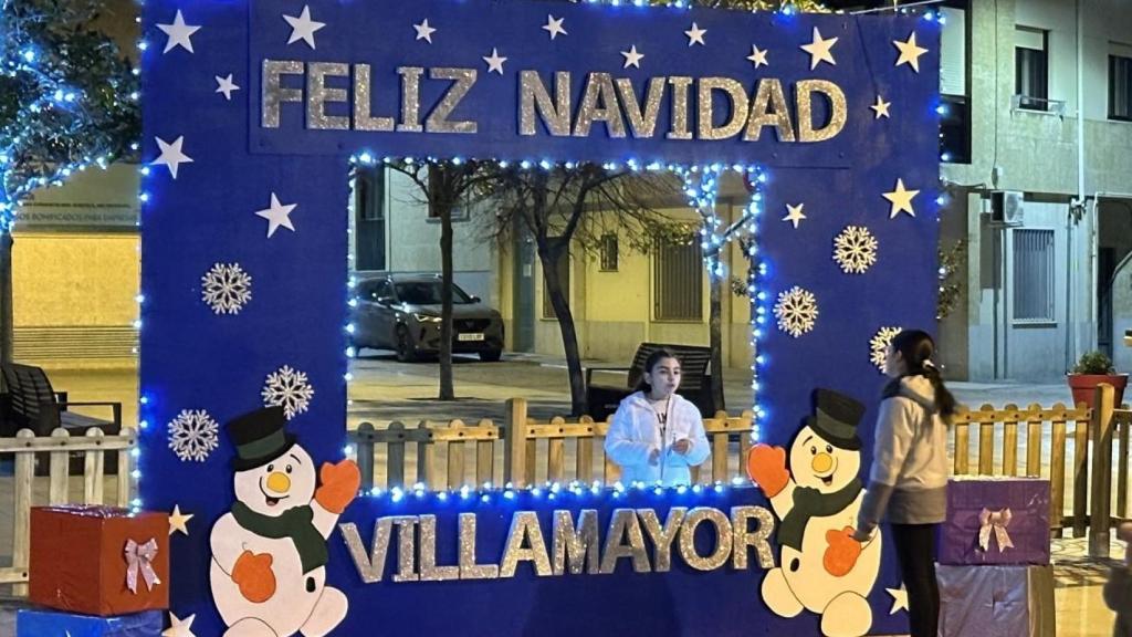 Espacio navideño en la plaza Mayor de Villamayor