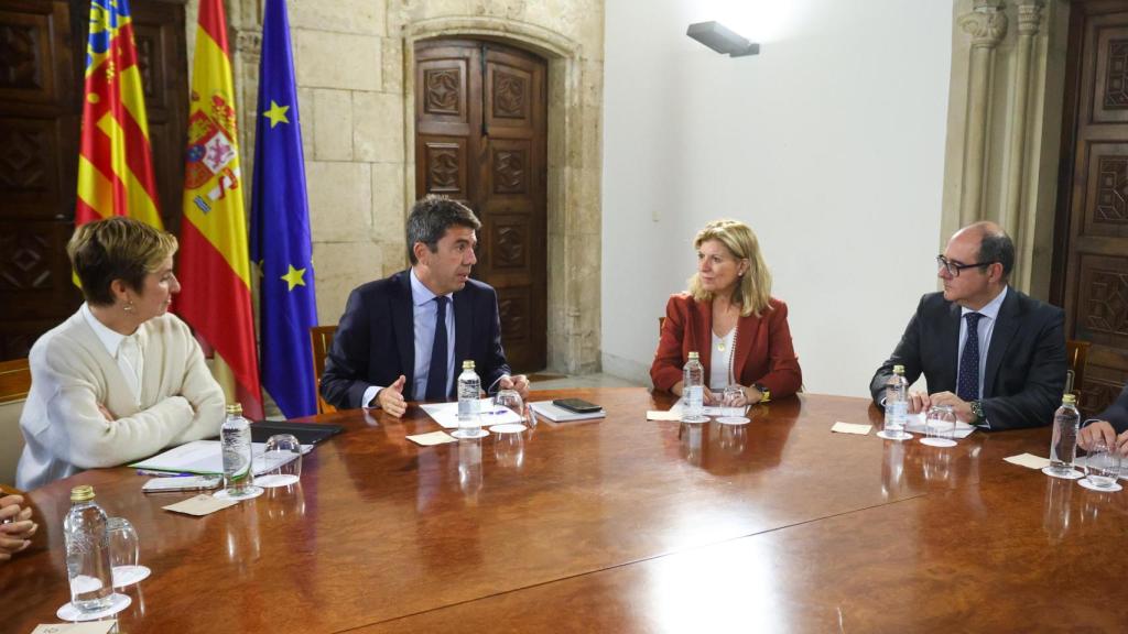 Carlos Mazón, en la reunión mantenida con representantes del sector automovilístico. EE